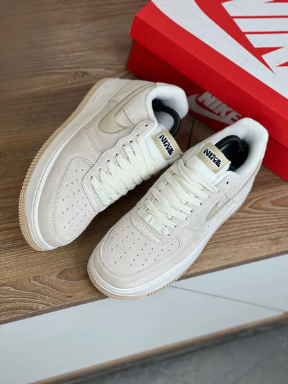 Nike Air Force Dama Gamuza
